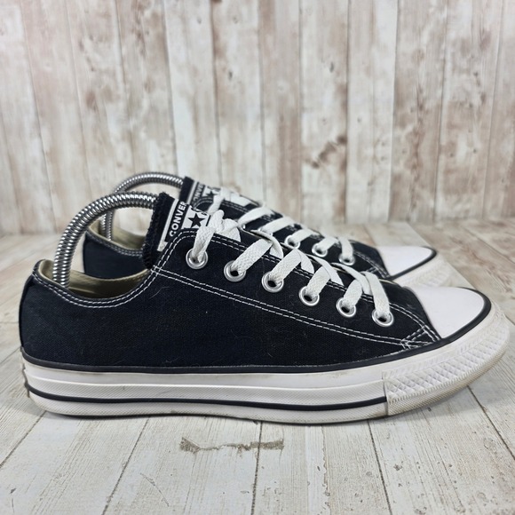 Converse Chuck Taylor All Star Low Top Black White Canvas Sneakers Womens 7 - Picture 1 of 8